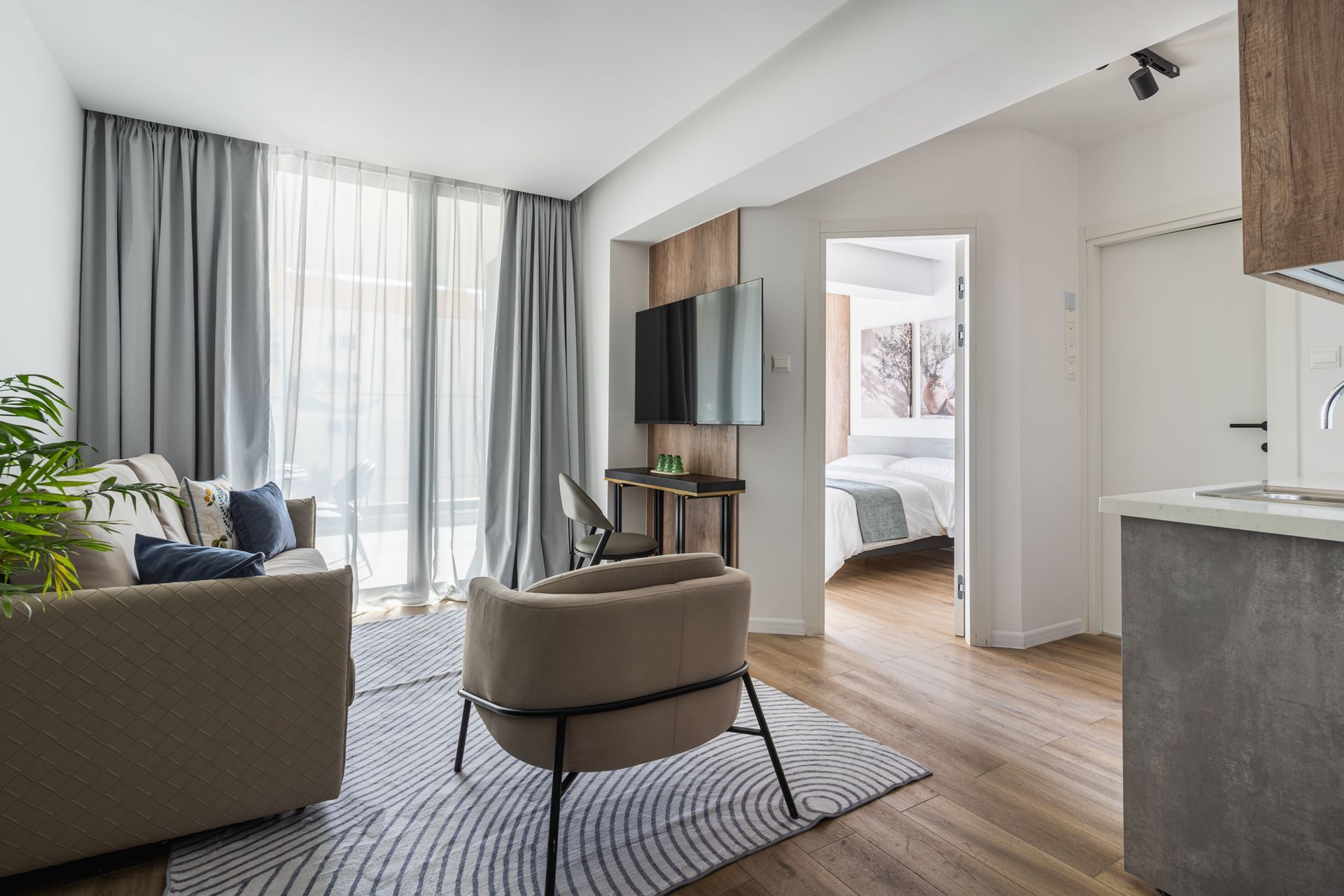 1-Bedroom Suite - Entrance