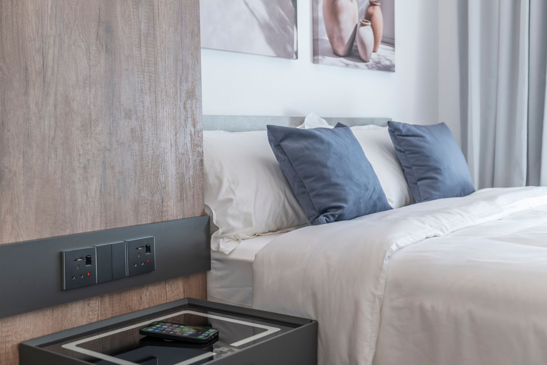 1-Bedroom Suite - Evening Ambiance