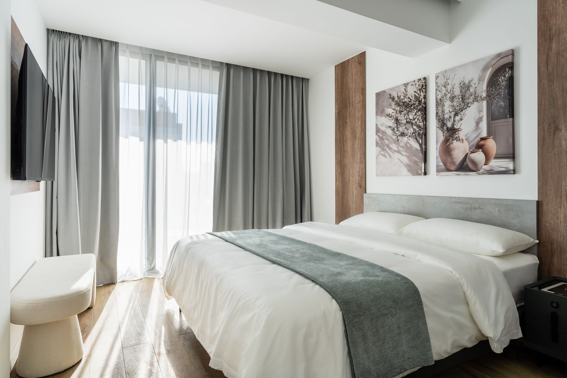 1-Bedroom suite with king-size bed