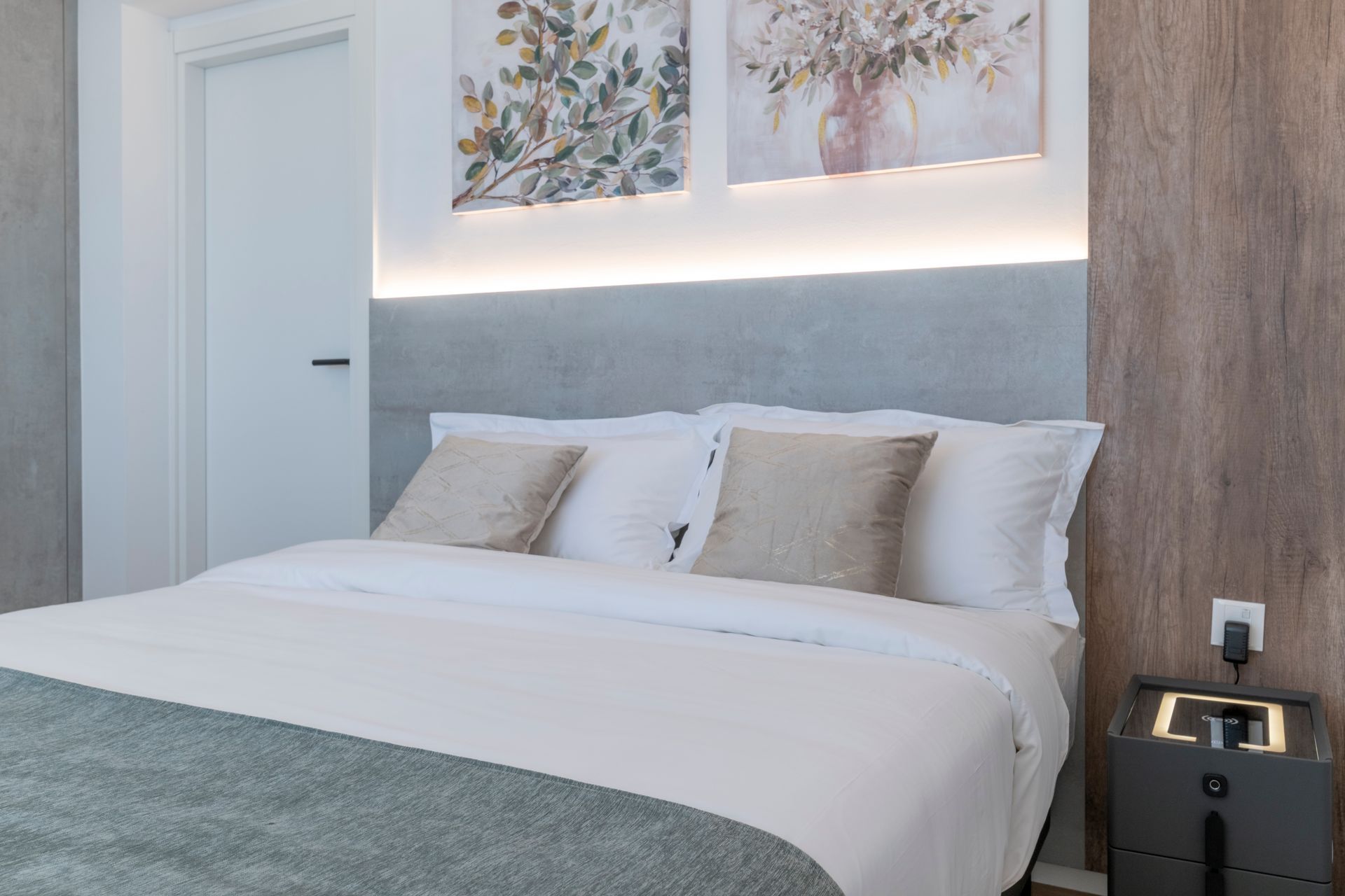 2-Bedroom suite spacious living room